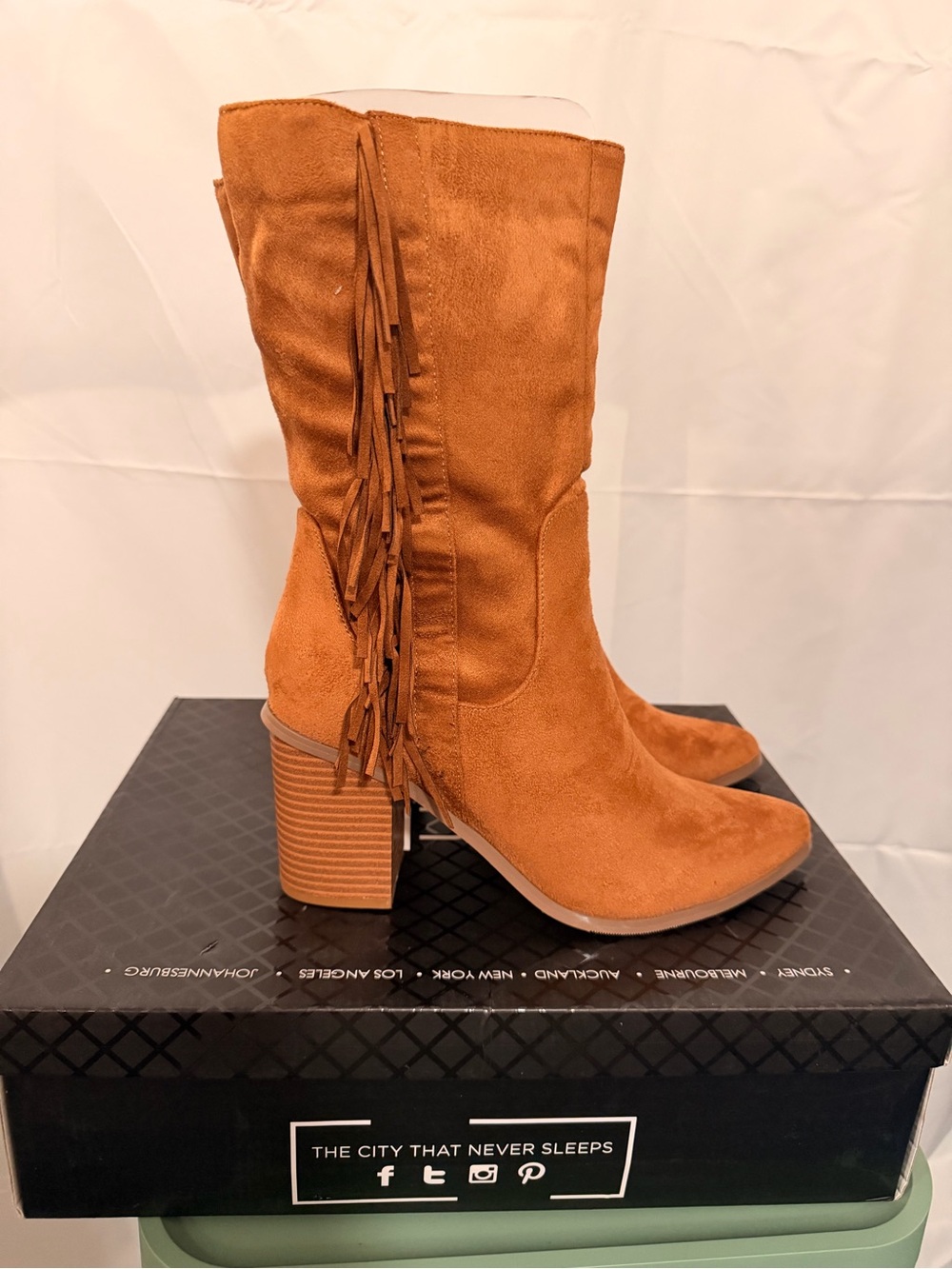 Women’s City Chic Mid Boot Tassel Zip Up Heeled Boots NWT (Size 40 = 9)